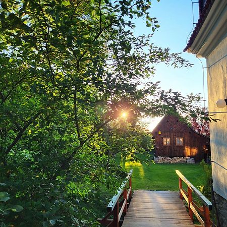 Apartmany Cerveny Dvur Chvalšiny Exterior foto