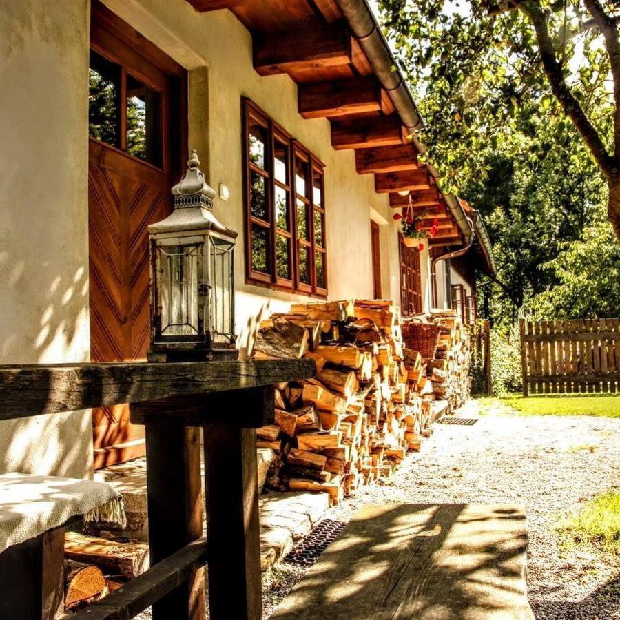 Apartmany Cerveny Dvur Chvalšiny Exterior foto