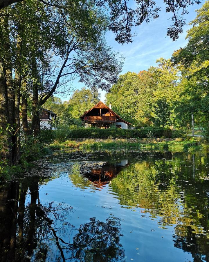 Apartmany Cerveny Dvur Chvalšiny Exterior foto